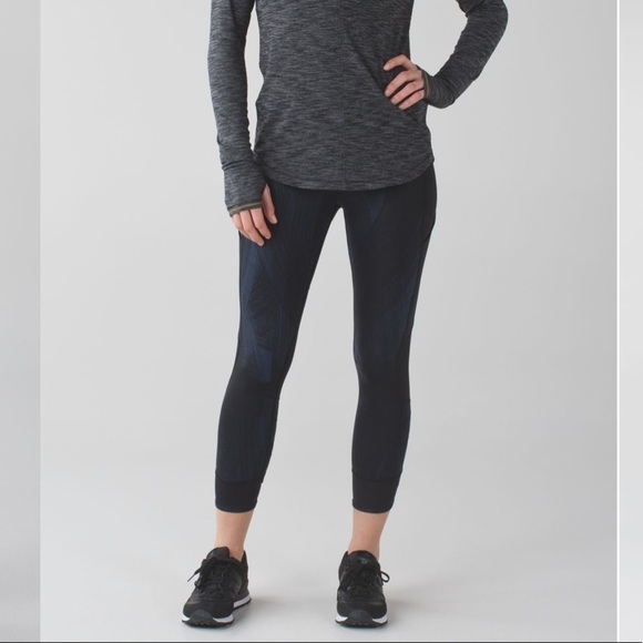 lululemon athletica Pants - Lululemon Fresh Mesh Run Crop